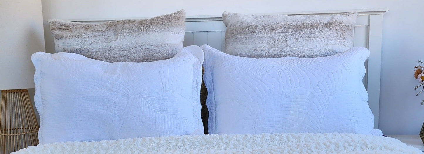 Set of 2 white embroidered pillowcases