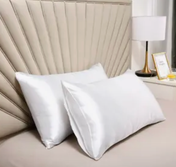 2 Matching pillowcases